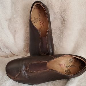 Taos size ten super soft leather loafers